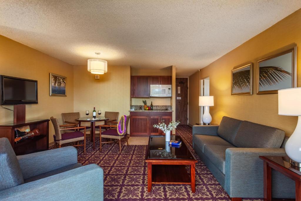 Castle Hilo Hawaiian Hotel image 16
