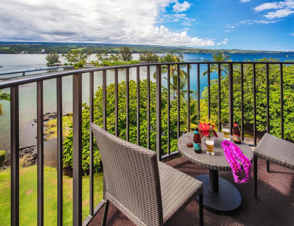 Castle Hilo Hawaiian Hotel image 9